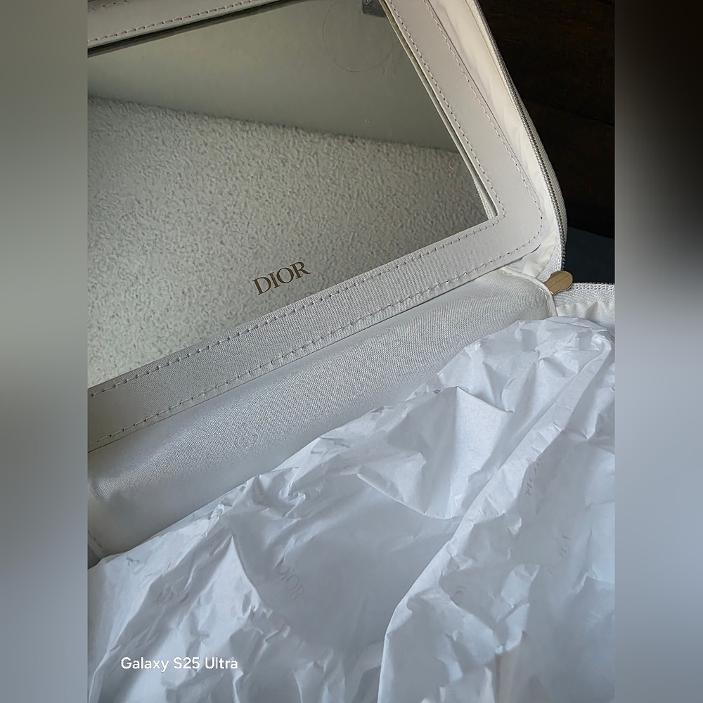 Dior Beauty White Vanity Bag Makeup Case With Mirror VIP PLATINUM GWP Dior Towel - Picture 5 of 11